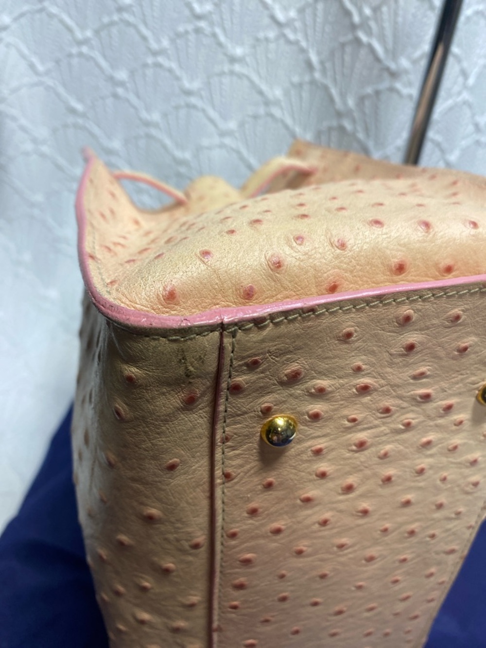Dooney & Bourke Peach/Coral Ostrich-Texture Tote with Pink Trim Leather Vintage - Picture 9 of 17